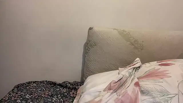 Snapshot of nanaisbackk chatting on 11.12.25 nanaisbackk online show from 11.12.25