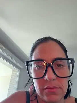 LaPetiteKim online show from 04.14.26