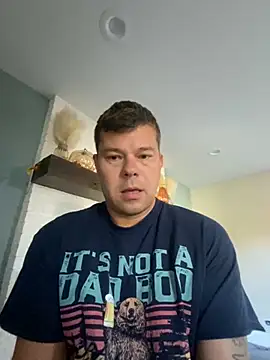 Snapshot of daddyshark83 chatting on 10.31.25 daddyshark83 online show from 10.31.25