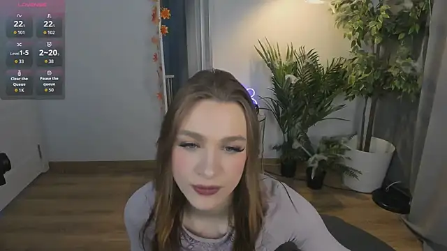 Snapshot of PollyMayer chatting on 10.29.25 PollyMayer online show from 10.29.25