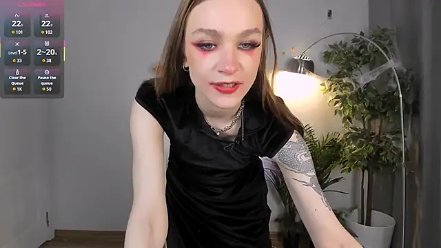 Snapshot of PollyMayer chatting on 10.30.25 PollyMayer online show from 10.30.25