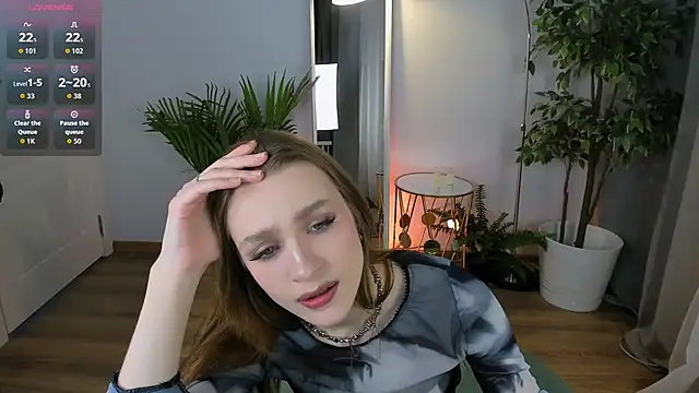 Snapshot of PollyMayer chatting on 11.06.25 PollyMayer online show from 11.06.25