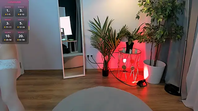 Snapshot of PollyMayer chatting on 11.11.25 PollyMayer online show from 11.11.25