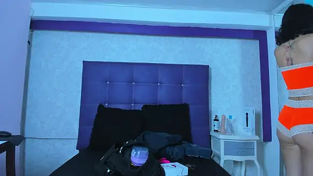 Snapshot of LeaMoreau22 chatting on 10.16.25 LeaMoreau22 online show from 10.16.25