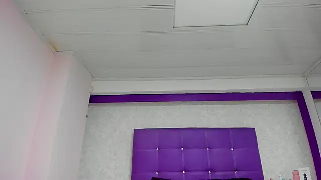 Snapshot of LeaMoreau22 chatting on 10.24.25 LeaMoreau22 online show from 10.24.25