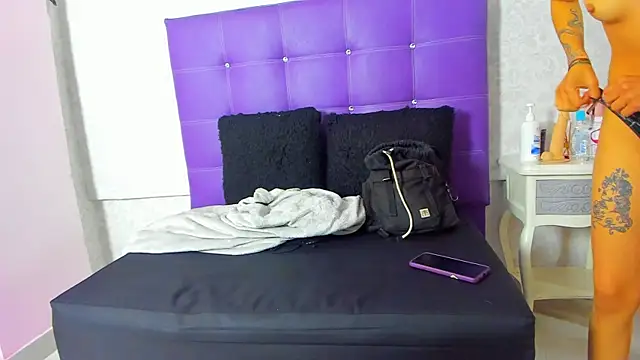 Snapshot of LeaMoreau22 chatting on 10.29.25 LeaMoreau22 online show from 10.29.25