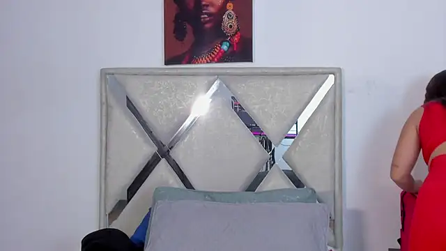 Snapshot of mia_fox4 chatting on 10.30.25 mia fox4 online show from 10.30.25