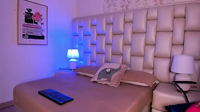 Snapshot of Peyton_louise chatting on 11.09.25 Peyton louise online show from 11.09.25