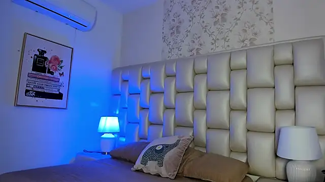 Snapshot of Peyton_louise chatting on 11.12.25 Peyton louise online show from 11.12.25