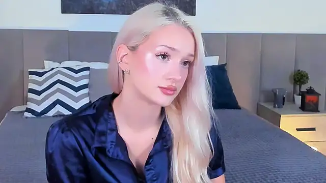 Snapshot of SugarWhisper chatting on 10.11.25 SugarWhisper online show from 10.11.25