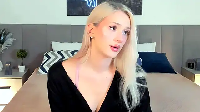 Snapshot of SugarWhisper chatting on 11.05.25 SugarWhisper online show from 11.05.25