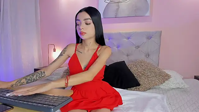 Snapshot of scarlettvelvet_ chatting on 10.03.25 scarlettvelvet online show from 10.03.25