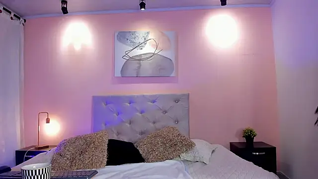 Snapshot of scarlettvelvet_ chatting on 10.04.25 scarlettvelvet online show from 10.04.25