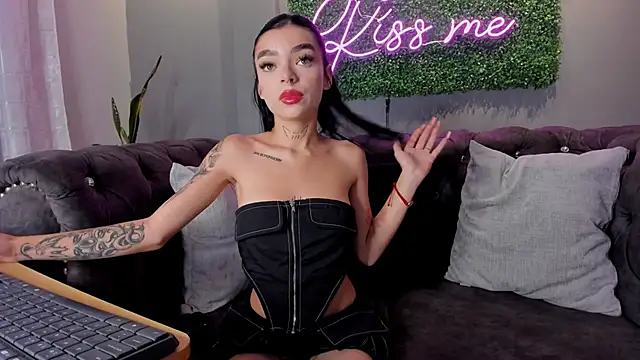 Snapshot of scarlettvelvet_ chatting on 10.10.25 scarlettvelvet online show from 10.10.25