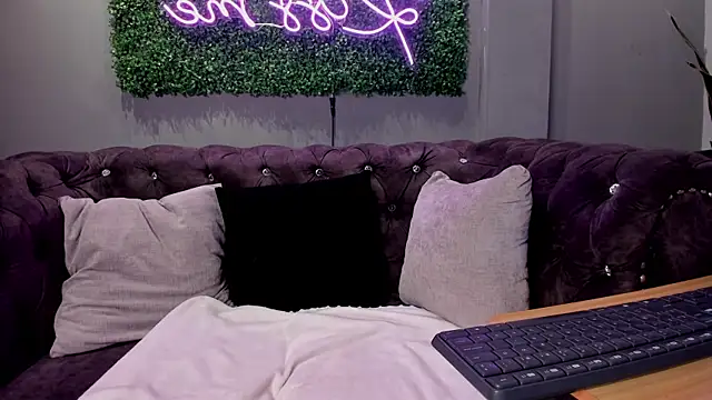 Snapshot of scarlettvelvet_ chatting on 10.27.25 scarlettvelvet online show from 10.27.25