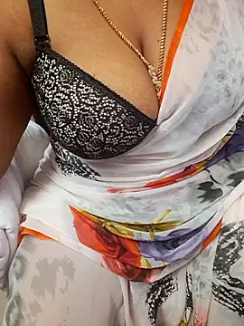 Snapshot of Tamil_Ammani chatting on 10.04.25 Tamil Ammani online show from 10.04.25