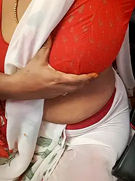 Snapshot of Tamil_Ammani chatting on 10.13.25 Tamil Ammani online show from 10.13.25