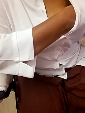 Snapshot of Tamil_Ammani chatting on 10.14.25 Tamil Ammani online show from 10.14.25