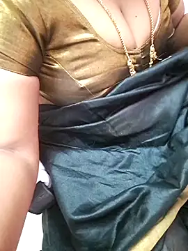 Snapshot of Tamil_Ammani chatting on 10.16.25 Tamil Ammani online show from 10.16.25