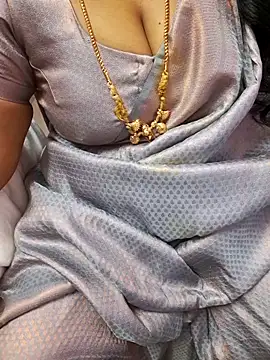 Snapshot of Tamil_Ammani chatting on 10.28.25 Tamil Ammani online show from 10.28.25