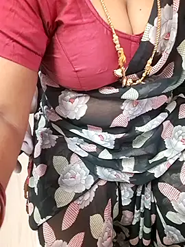 Snapshot of Tamil_Ammani chatting on 10.29.25 Tamil Ammani online show from 10.29.25