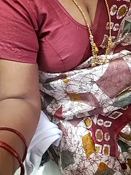 Snapshot of Tamil_Ammani chatting on 10.30.25 Tamil Ammani online show from 10.30.25