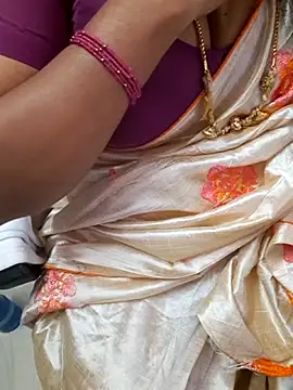 Snapshot of Tamil_Ammani chatting on 10.30.25 Tamil Ammani online show from 10.30.25