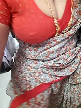 Snapshot of Tamil_Ammani chatting on 10.31.25 Tamil Ammani online show from 10.31.25