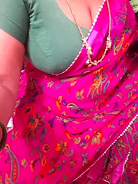 Snapshot of Tamil_Ammani chatting on 11.15.25 Tamil Ammani online show from 11.15.25