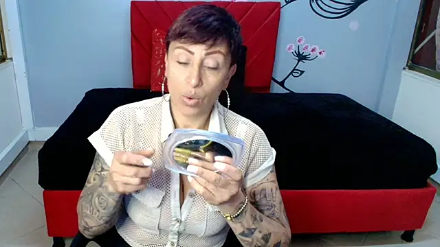 Charlotte  Gray online show from 10.14.25