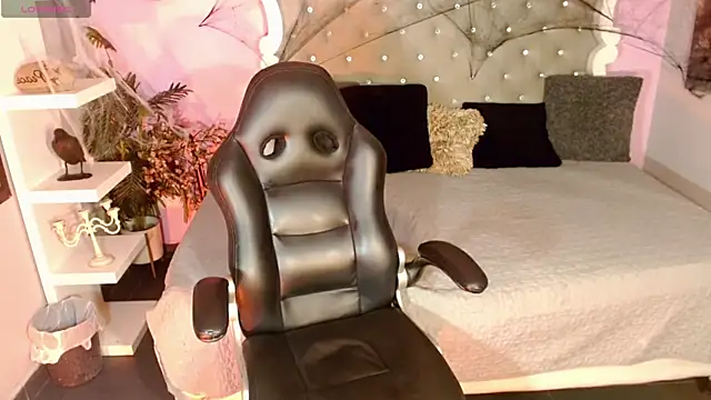 Snapshot of Miranda_Collins chatting on 10.17.25 Miranda Collins online show from 10.17.25