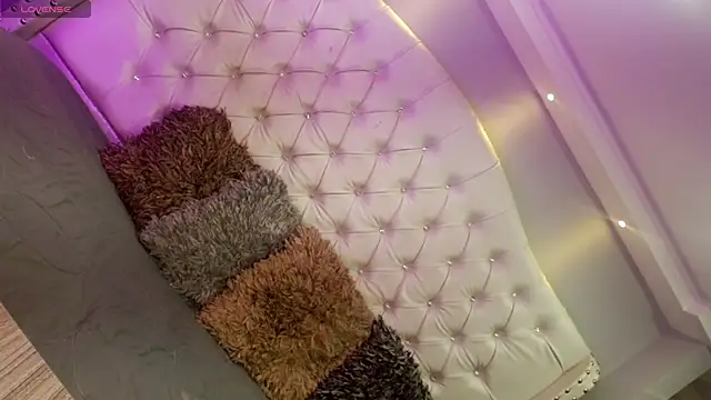 Snapshot of Miranda_Collins chatting on 10.26.25 Miranda Collins online show from 10.26.25