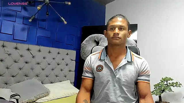 Snapshot of casike1 chatting on 10.15.25 casike1 online show from 10.15.25