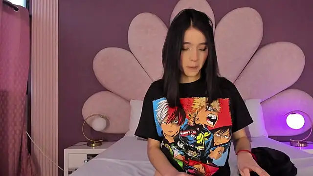 Snapshot of MeganR_ chatting on 11.05.25 MeganR online show from 11.05.25