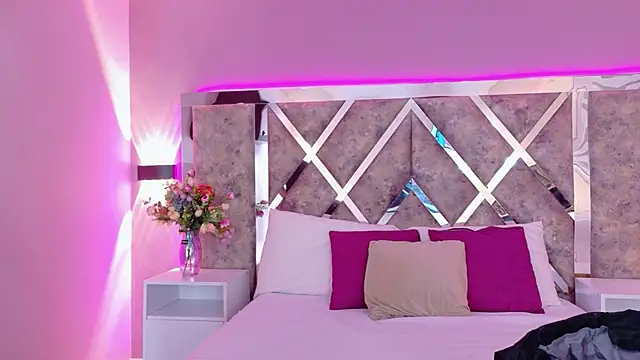 MeganR  online show from 04.15.26