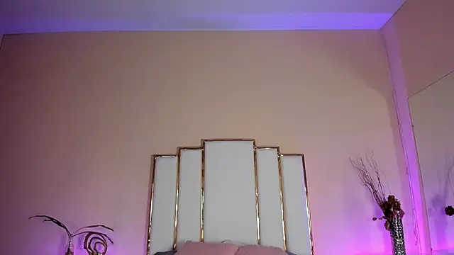 Snapshot of AnnaSwift_ chatting on 11.08.25 AnnaSwift online show from 11.08.25