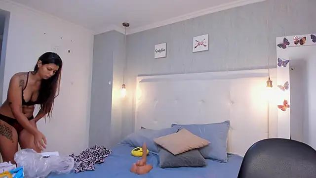 Snapshot of is_a_bell chatting on 10.08.25 is a bell online show from 10.08.25