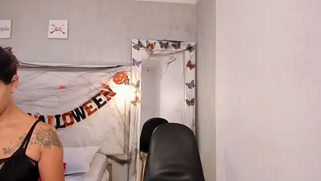 Snapshot of is_a_bell chatting on 10.17.25 is a bell online show from 10.17.25