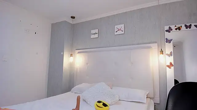 Snapshot of is_a_bell chatting on 11.13.25 is a bell online show from 11.13.25