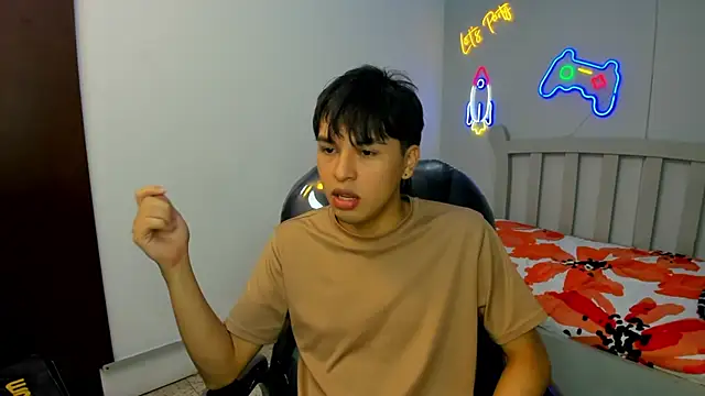 Snapshot of StiwenTwink chatting on 10.15.25 StiwenTwink online show from 10.15.25