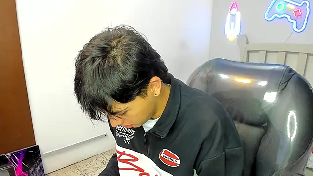 Snapshot of StiwenTwink chatting on 10.28.25 StiwenTwink online show from 10.28.25