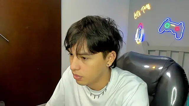 Snapshot of StiwenTwink chatting on 11.04.25 StiwenTwink online show from 11.04.25