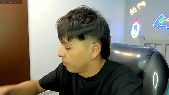 Snapshot of StiwenTwink chatting on 11.08.25 StiwenTwink online show from 11.08.25