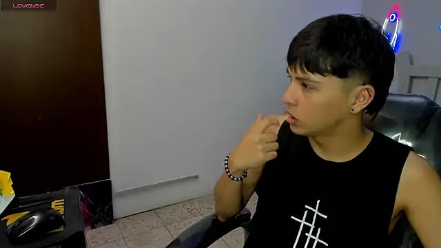 Snapshot of StiwenTwink chatting on 11.10.25 StiwenTwink online show from 11.10.25