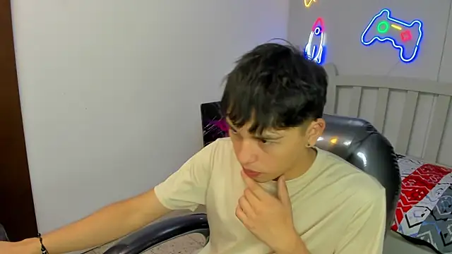 Snapshot of StiwenTwink chatting on 11.12.25 StiwenTwink online show from 11.12.25