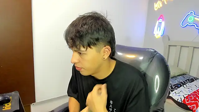 Snapshot of StiwenTwink chatting on 11.14.25 StiwenTwink online show from 11.14.25