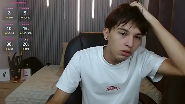Snapshot of StiwenTwink chatting on 06.18.26 StiwenTwink online show from 06.18.26