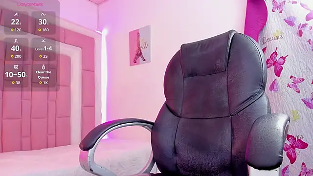 Snapshot of Klaret_Toy chatting on 10.15.25 Klaret Toy online show from 10.15.25