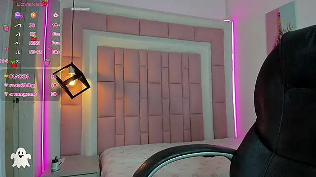 Snapshot of Klaret_Toy chatting on 10.29.25 Klaret Toy online show from 10.29.25