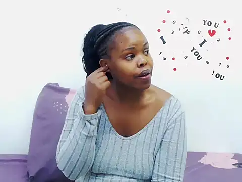 Snapshot of XYummyDoll32 chatting on 10.13.25 XYummyDoll32 online show from 10.13.25